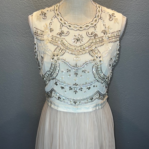 Needle & Thread Embellished By Hand Formal Gown - Size 10 - Picture 3 of 16